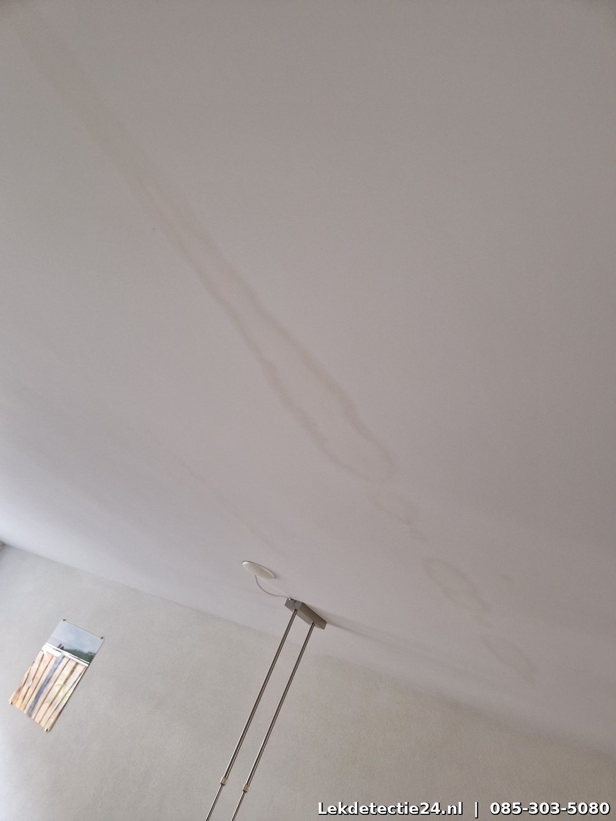 Infrarood thermografisch beeld van lekdetectie in vloer